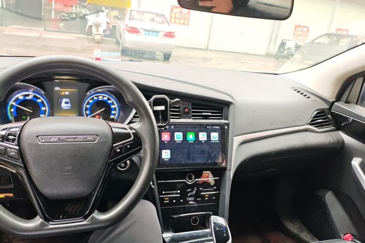 Used Venucia D60EV 2020 Standard Range Comfort Edition Center Console