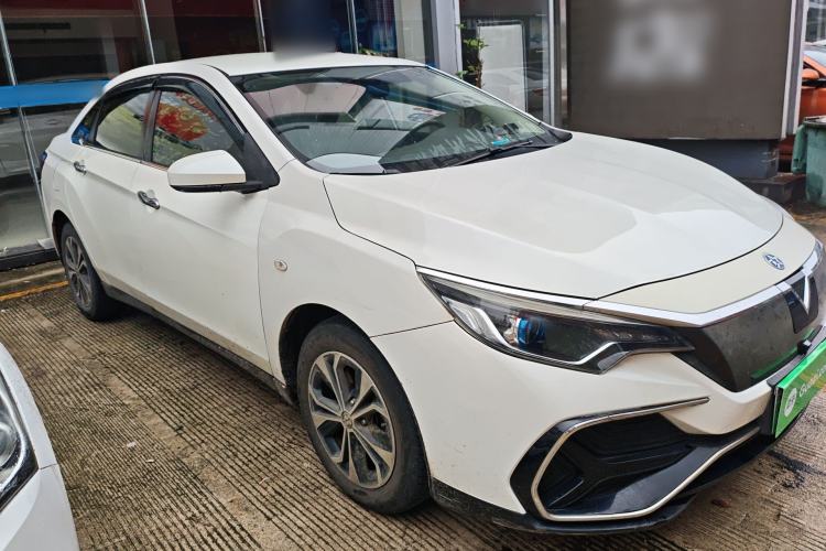 Used Venucia D60EV 2020 Standard Range Comfort Edition Front Right 45 Deg