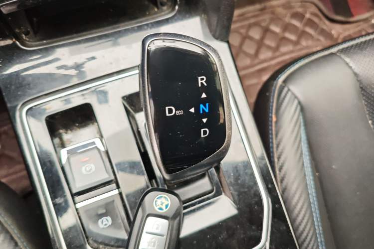 Used Venucia D60EV 2020 Standard Range Comfort Edition Gear Lever