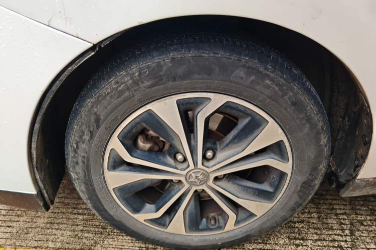 Used Venucia D60EV 2020 Standard Range Comfort Edition Left Front Wheel Hub