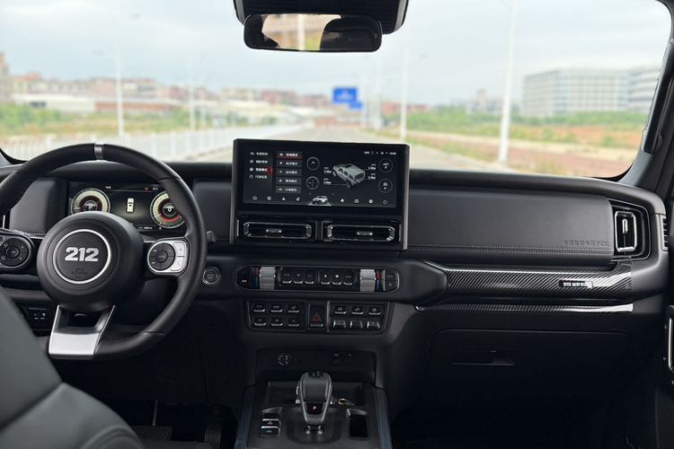 Used 212 T01 2025 2.0T Changfeng Interior 1