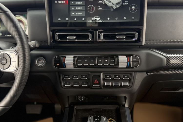 Used 212 T01 2025 2.0T Changfeng Interior 2