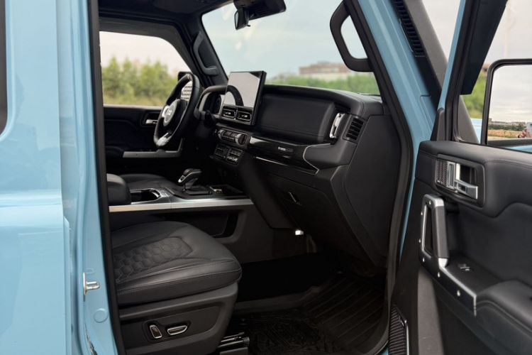 Used 212 T01 2025 2.0T Changfeng Interior 6