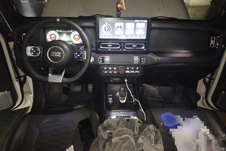 Used 212 T01 2024 2.0T Explorer Center Console