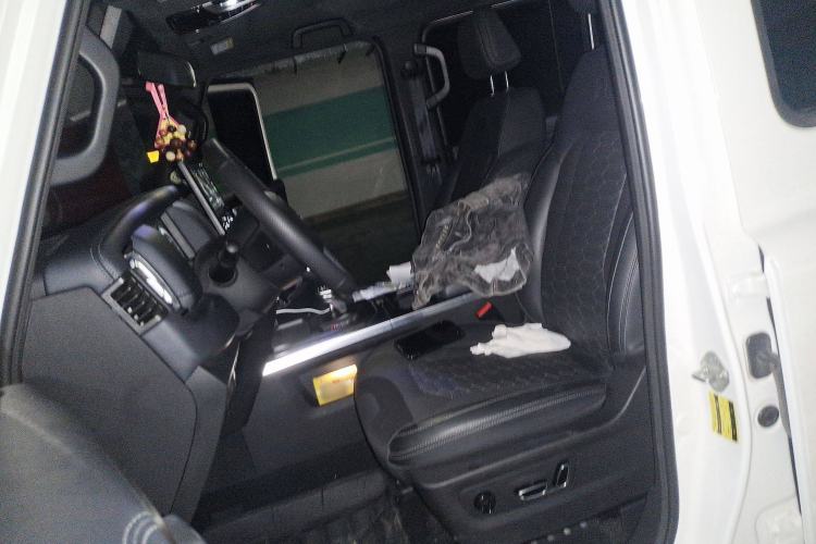 Used 212 T01 2024 2.0T Explorer Left Front Seat