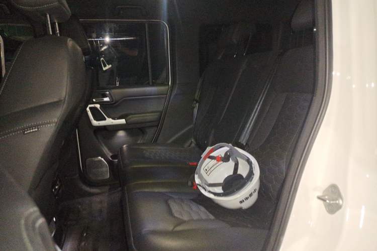 Used 212 T01 2024 2.0T Explorer Left Rear Seat