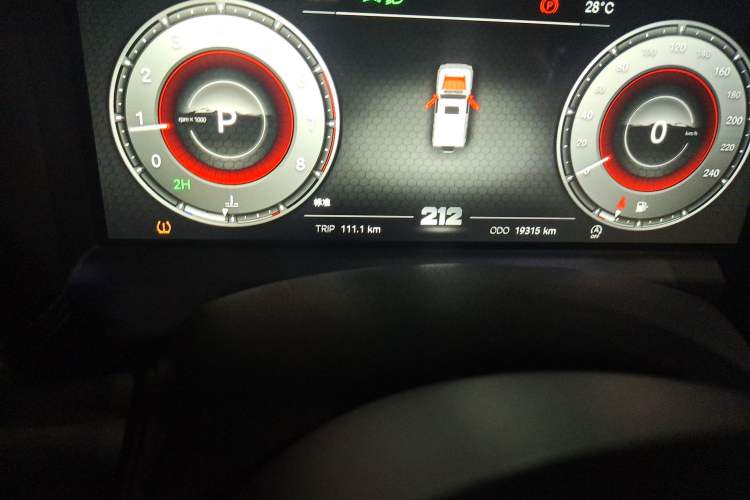 Used 212 T01 2024 2.0T Explorer Odometer Close Up