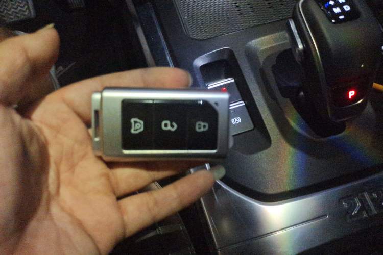Used 212 T01 2024 2.0T Explorer Vehicle Key