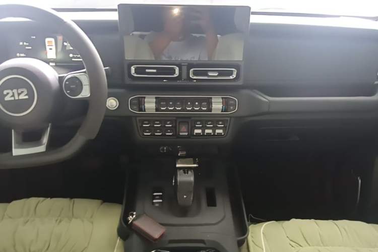 Used 212 T01 2024 2.0T Mechanic Audio And AC Panel