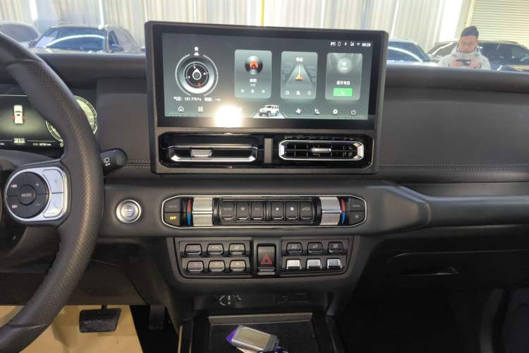 Used 212 T01 2024 2.0T Mechanic Audio And AC Panel