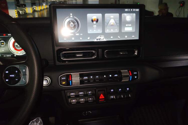 Used 212 T01 2024 2.0T Mechanic Audio And AC Panel