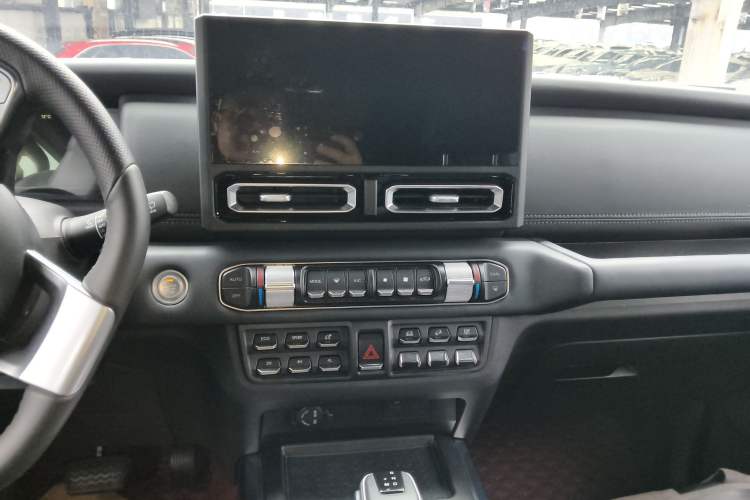 Used 212 T01 2024 2.0T Mechanic Audio And AC Panel