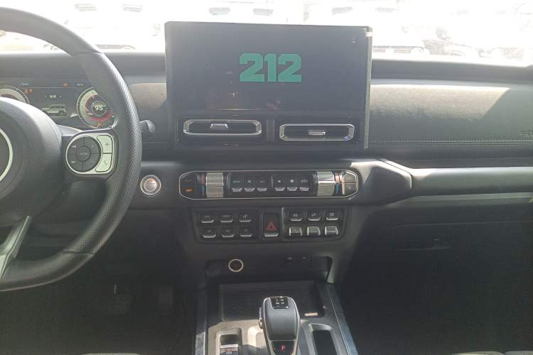 Used 212 T01 2024 2.0T Explorer Audio And AC Panel