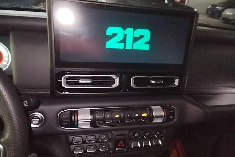 Used 212 T01 2024 2.0T Mechanic Audio And AC Panel