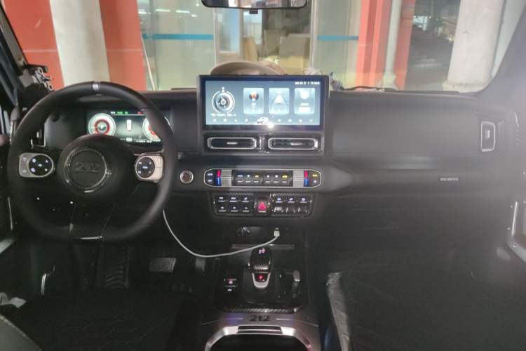 Used 212 T01 2024 2.0T Explorer Center Console