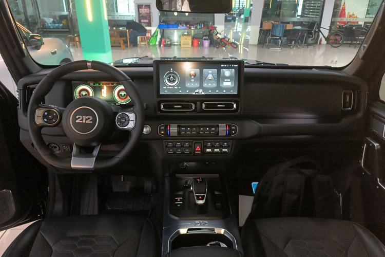 Used 212 T01 2024 2.0T Explorer Center Console