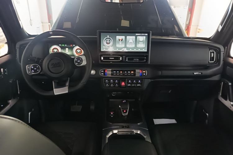 Used 212 T01 2024 2.0T Explorer Center Console