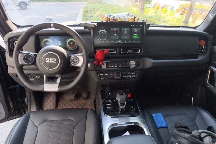 Used 212 T01 2024 2.0T Explorer Center Console