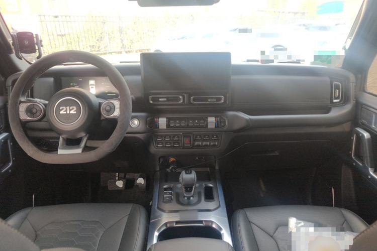 Used 212 T01 2024 2.0T Mechanic Center Console