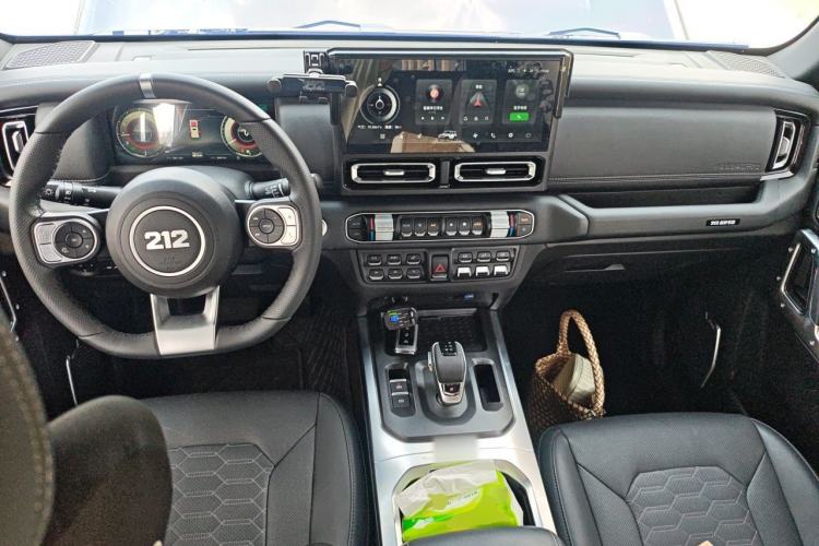 Used 212 T01 2024 2.0T Mechanic Center Console