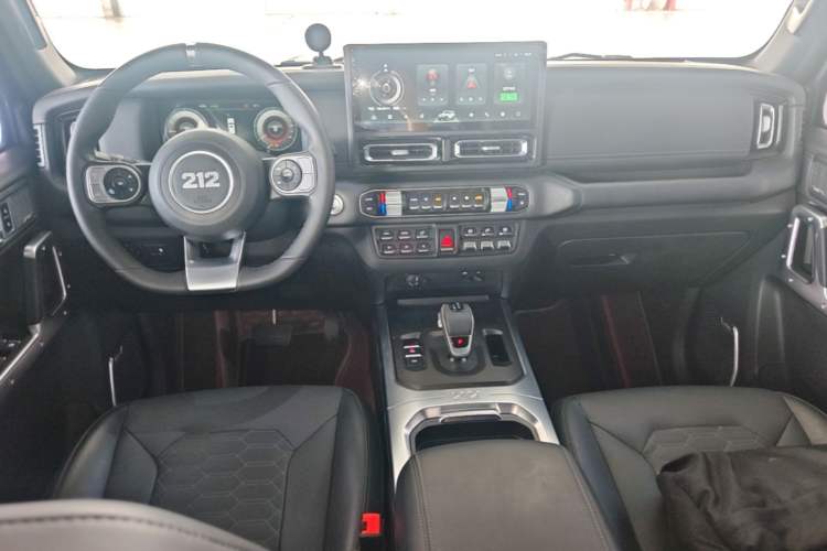Used 212 T01 2024 2.0T Mechanic Center Console