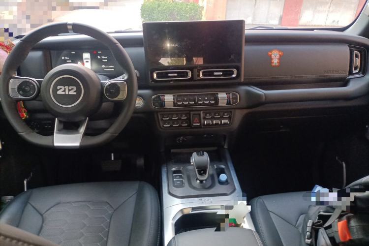 Used 212 T01 2024 2.0T Mechanic Center Console