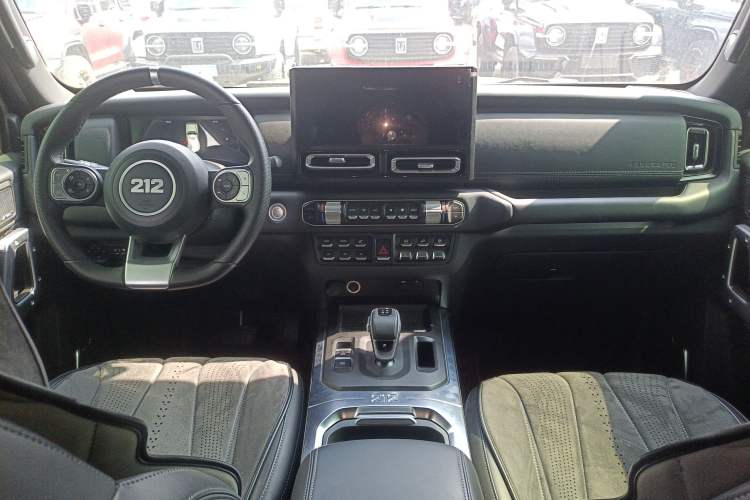 Used 212 T01 2024 2.0T Explorer Center Console