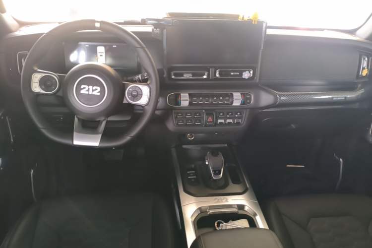 Used 212 T01 2024 2.0T Mechanic Center Console