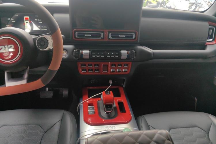 Used 212 T01 2024 2.0T Mechanic Center Console
