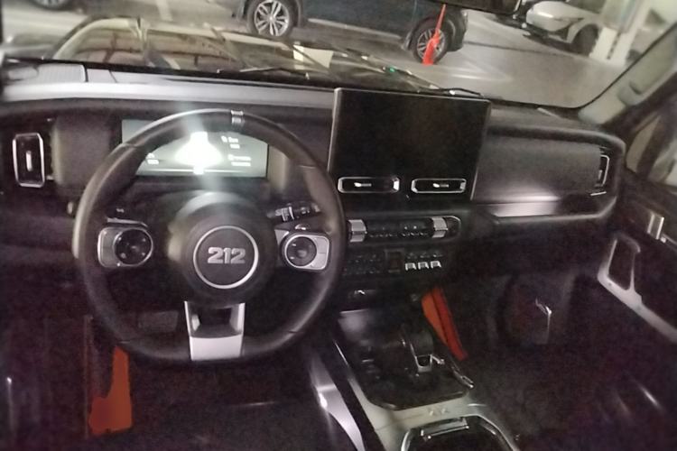 Used 212 T01 2024 2.0T Mechanic Center Console