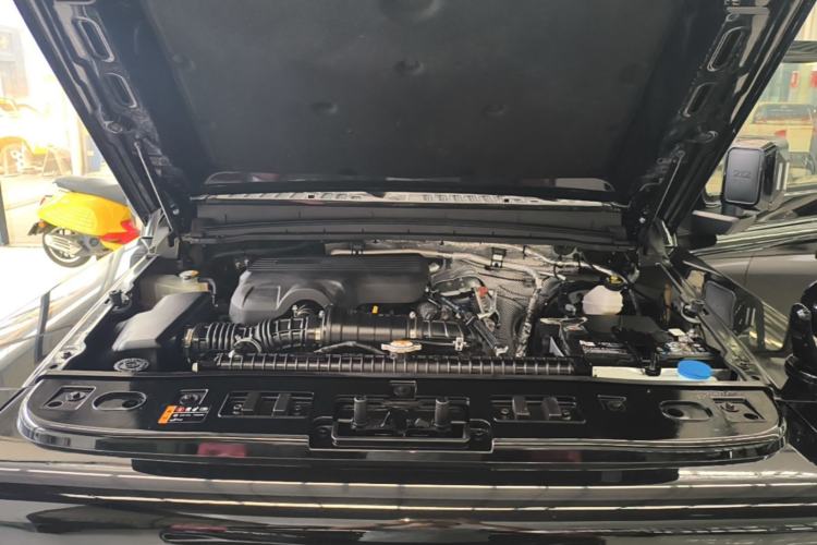Used 212 T01 2024 2.0T Explorer Engine Bay