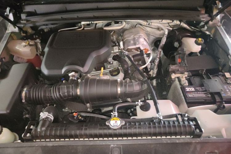Used 212 T01 2024 2.0T Explorer Engine Bay