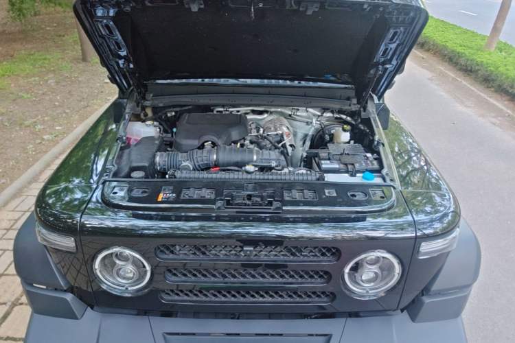 Used 212 T01 2024 2.0T Explorer Engine Bay