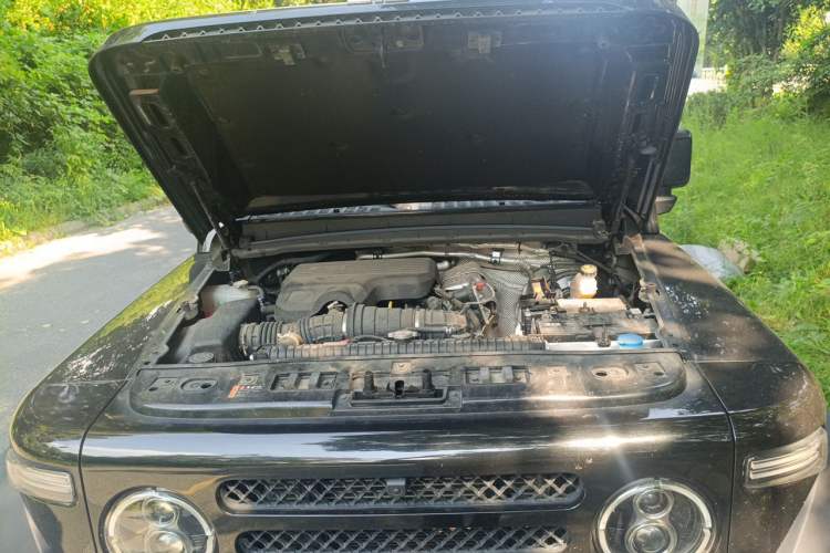 Used 212 T01 2024 2.0T Explorer Engine Bay