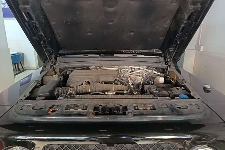 Used 212 T01 2024 2.0T Explorer Engine Bay