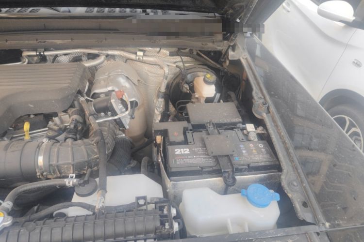 Used 212 T01 2024 2.0T Explorer Engine Bay Left