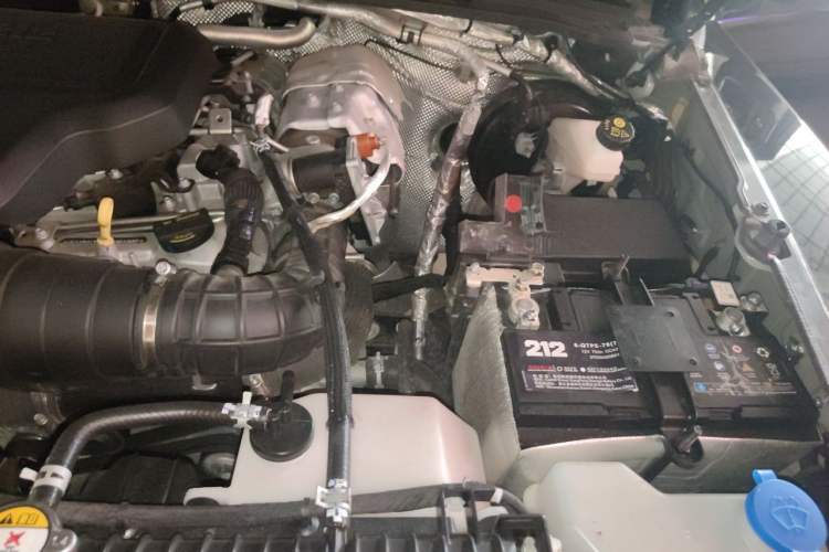 Used 212 T01 2024 2.0T Explorer Engine Bay Left