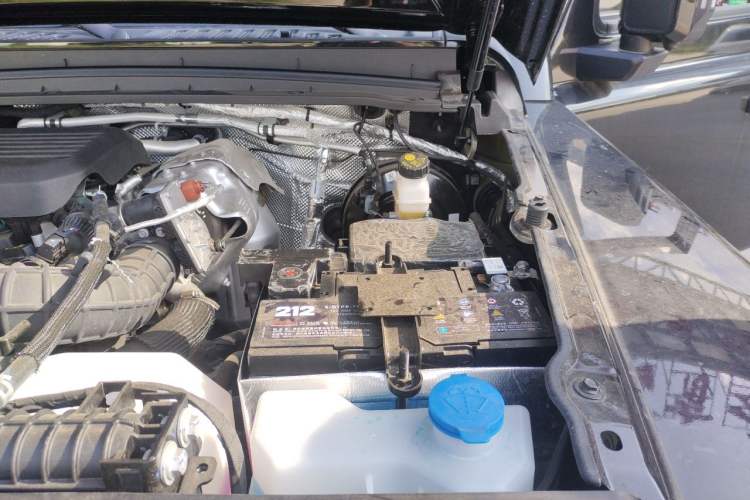 Used 212 T01 2024 2.0T Mechanic Engine Bay Left