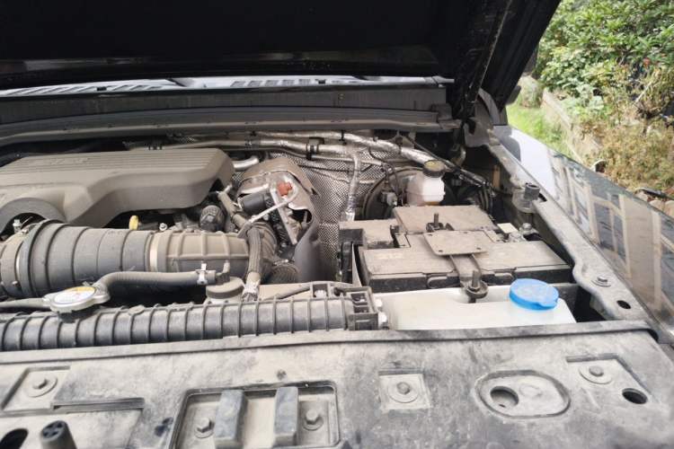 Used 212 T01 2024 2.0T Explorer Engine Bay Left
