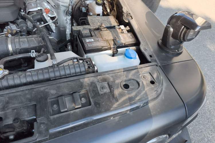 Used 212 T01 2024 2.0T Explorer Engine Bay Left