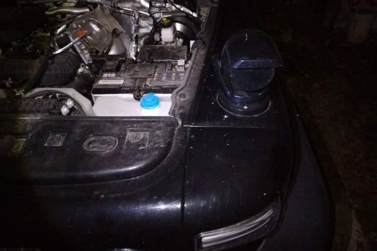 Used 212 T01 2024 2.0T Explorer Engine Bay Left