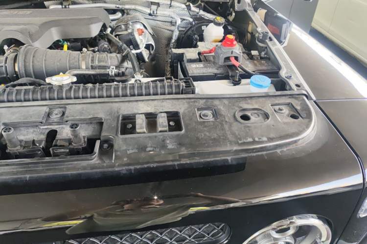 Used 212 T01 2024 2.0T Explorer Engine Bay Left