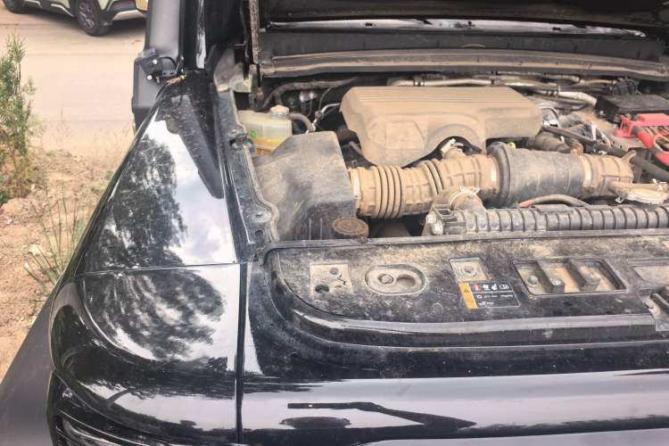 Used 212 T01 2024 2.0T Mechanic Engine Bay Right