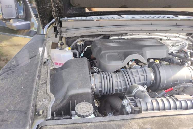 Used 212 T01 2024 2.0T Mechanic Engine Bay Right