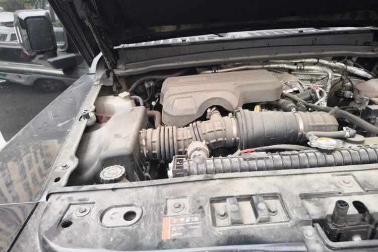 Used 212 T01 2024 2.0T Explorer Engine Bay Right