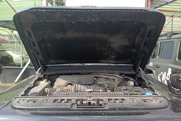 Used 212 T01 2024 2.0T Explorer Engine Bay