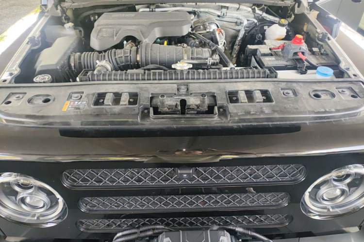 Used 212 T01 2024 2.0T Explorer Engine Bay