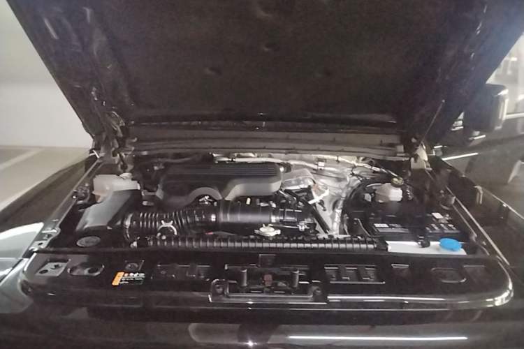 Used 212 T01 2024 2.0T Mechanic Engine Bay
