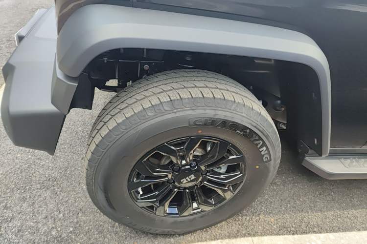 Used 212 T01 2024 2.0T Explorer Exterior 4
