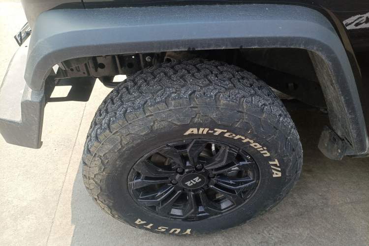 Used 212 T01 2024 2.0T Explorer Exterior 4